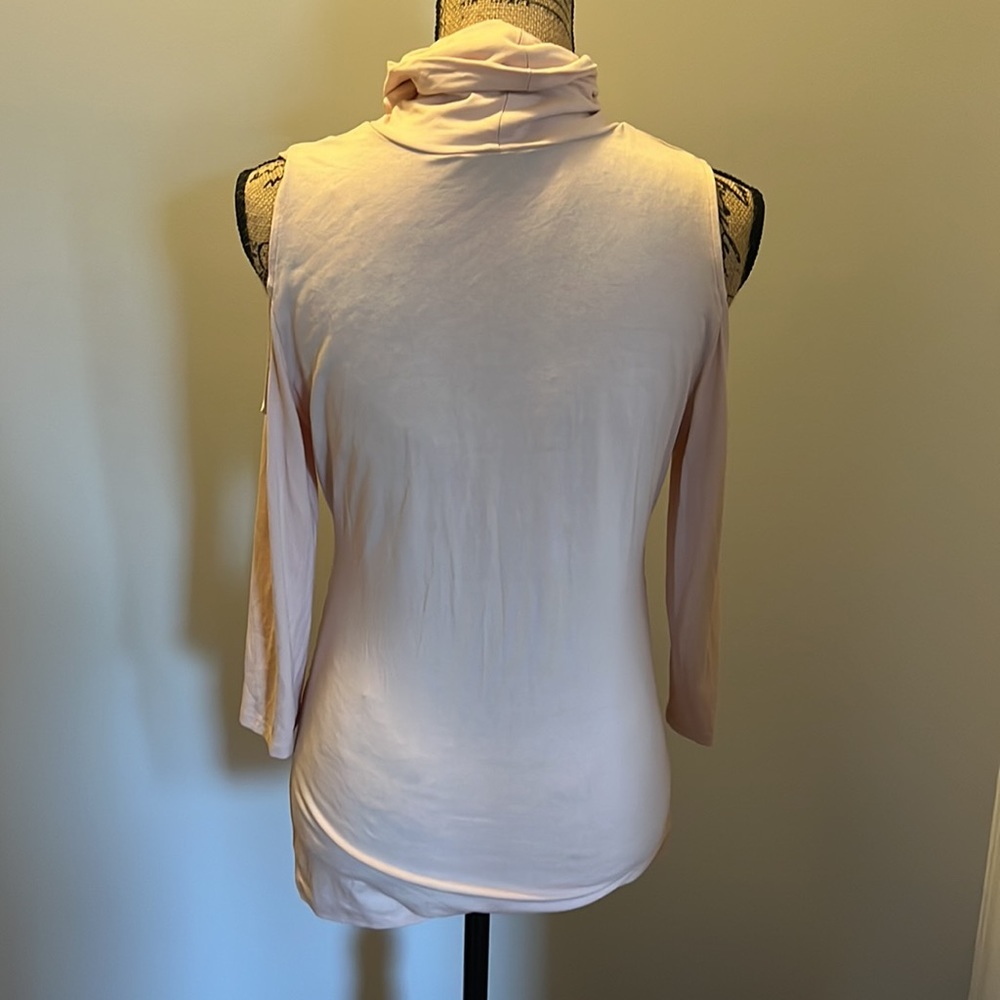 Cold shoulder top size medium - Picture 4 of 10